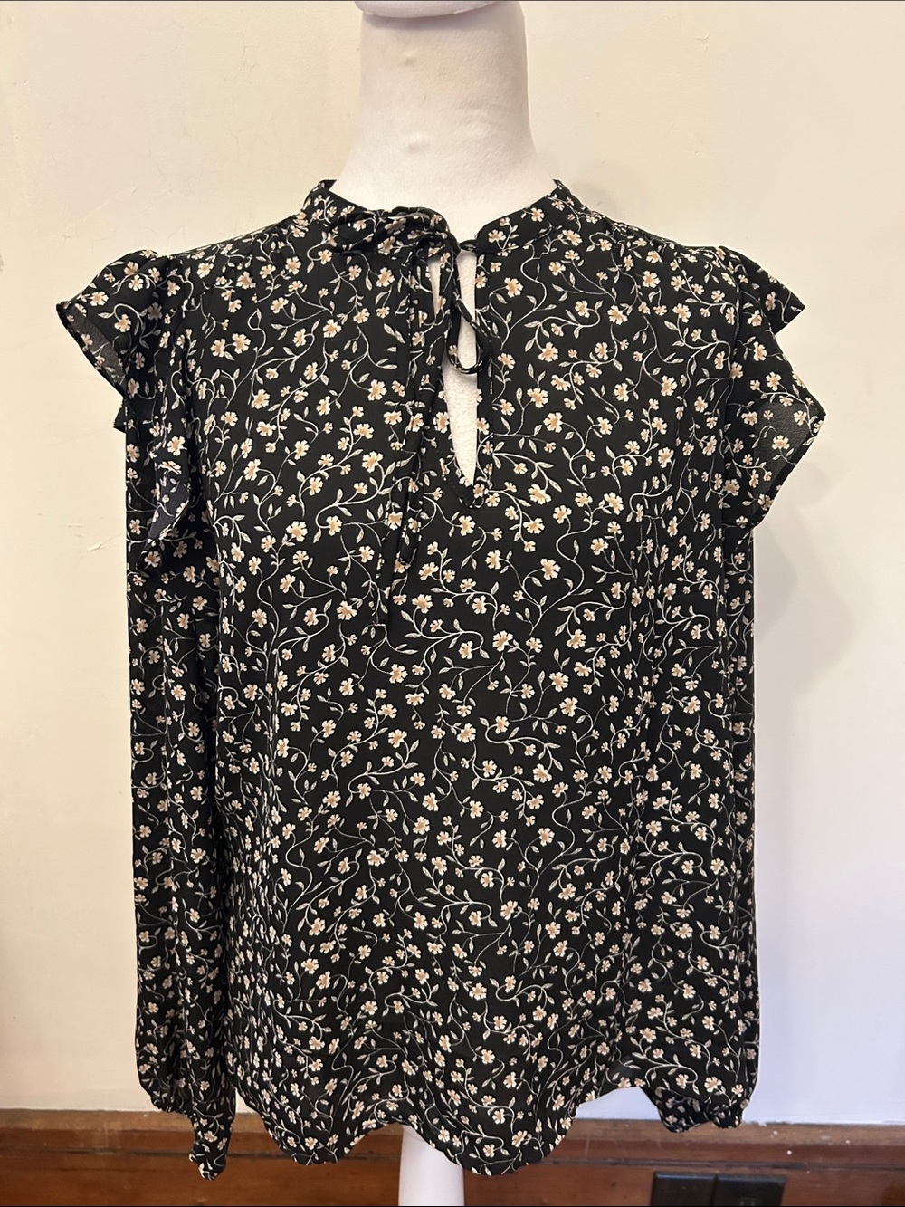 Jules & Leopold Black Floral Tie-Neck Ruffle long Sleeve Blouse Size M EUC